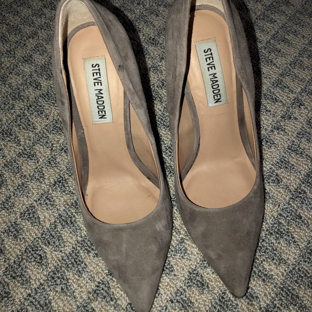 STEVE MADDEN Size 5 TAUPE pointed heel